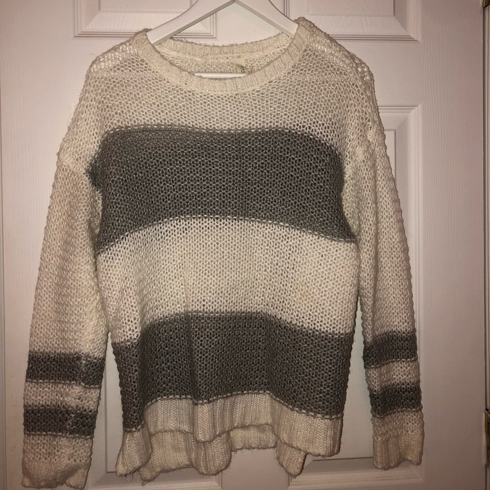 Aeropostale Grey and White Sweater